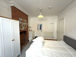 Bedroom- click for photo gallery